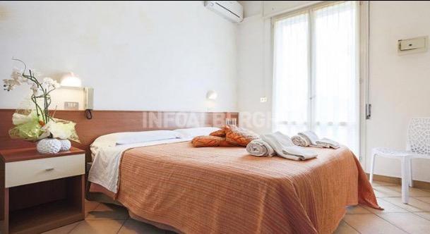 Hotel Arianna Pinarella Eksteriør bilde